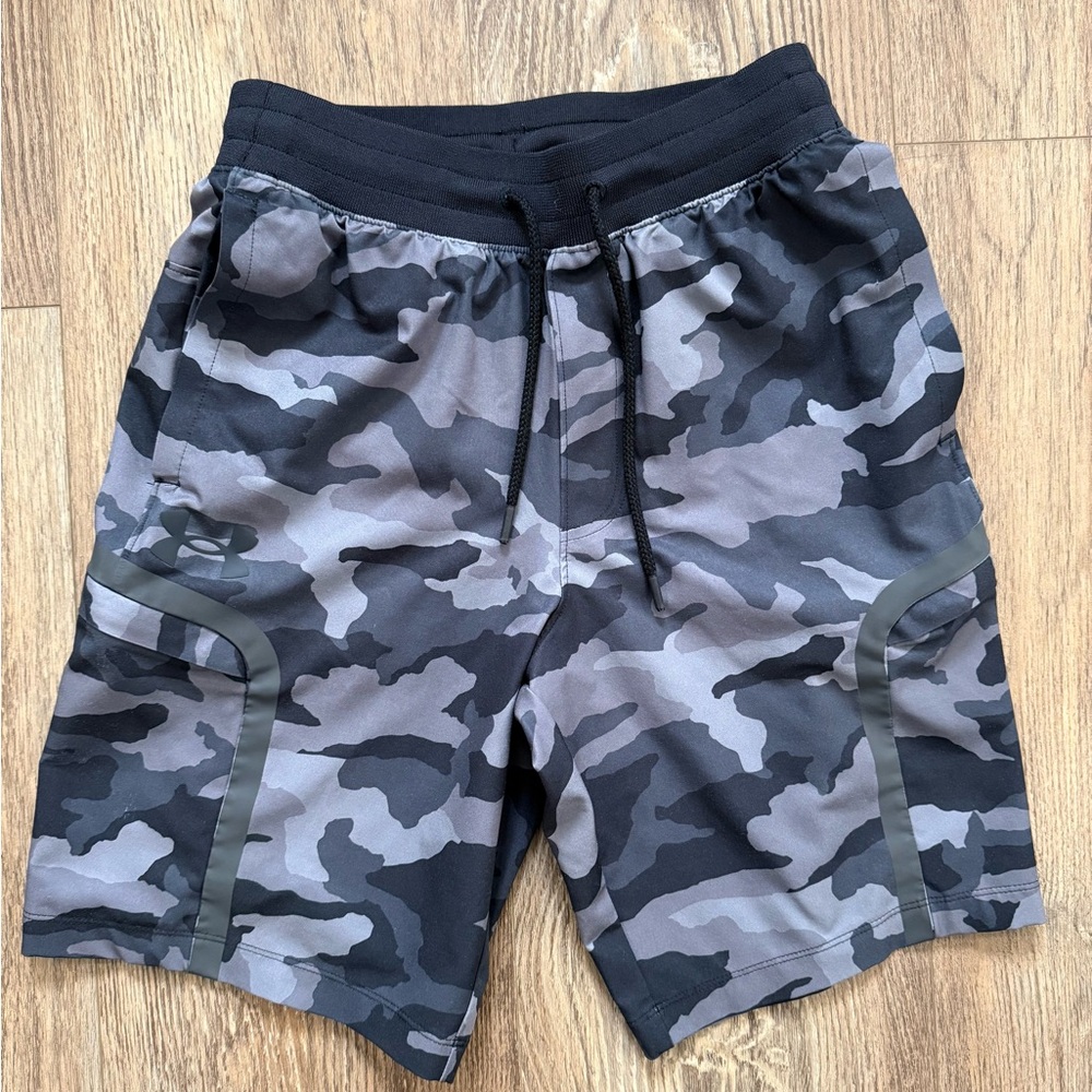 Under Armour Men’s Black & Gray Camo Athletic Shorts